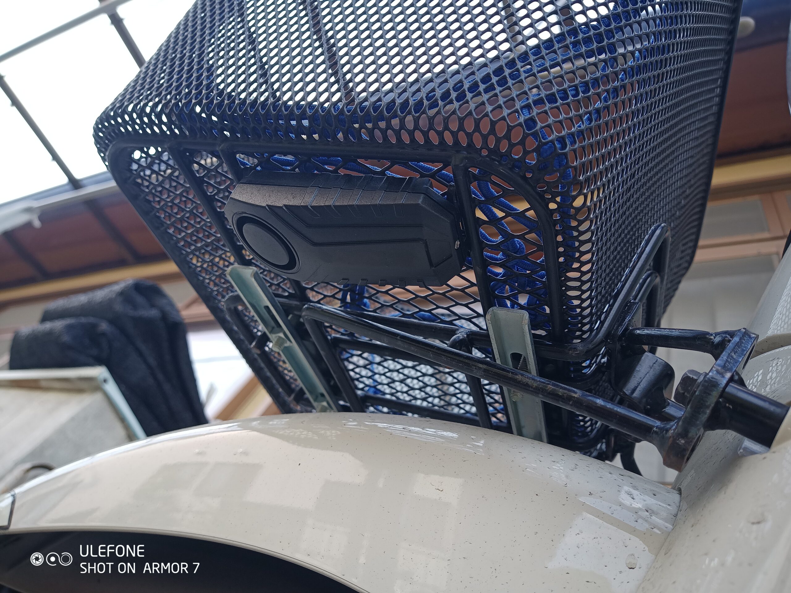 スーパーカブ110 JA44 DIYで取り付けできる バイク 盗難防止 セキュリティーアラーム 1年使用・長期レビュー 電池交換のやりかた |  いよっちVLOG ブログ版