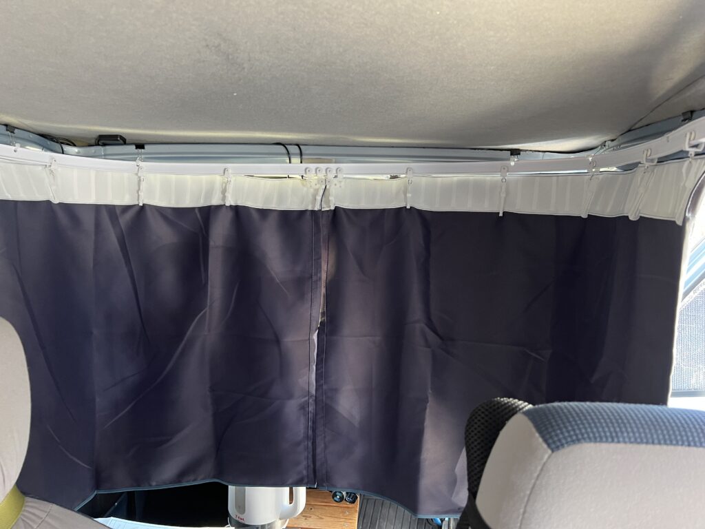 運転席まわりを囲む目隠しカーテンを自作diyしてみた いよっちvlog ブログ版